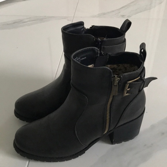 Mid heel leather booties - Picture 2 of 6